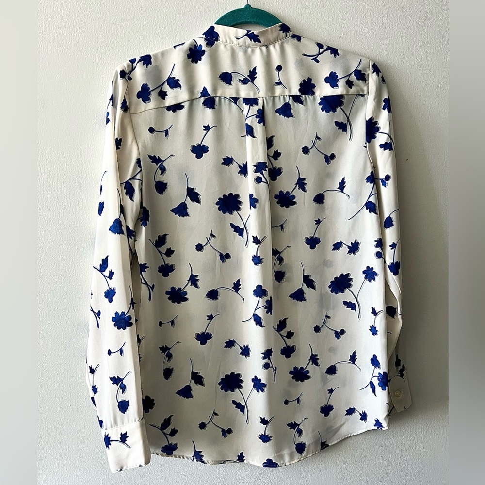 Beautiful Banana Republic Blue and White Floral Print Blouse - Picture 8 of 8